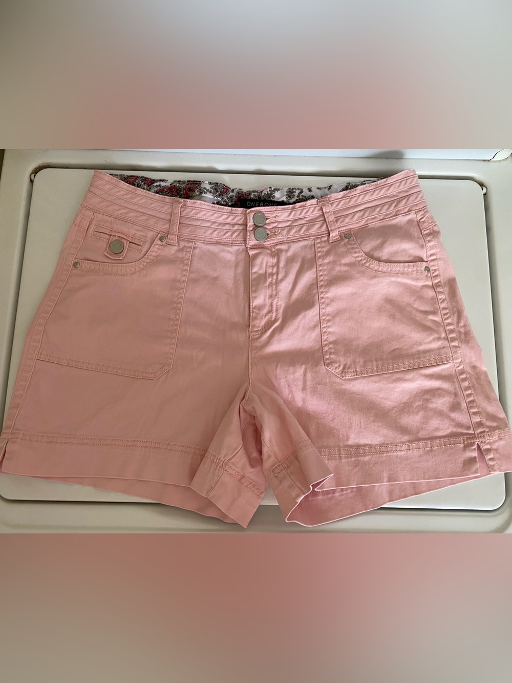 One5One Women’s Pink Stretch Twill Shorts Never Worn